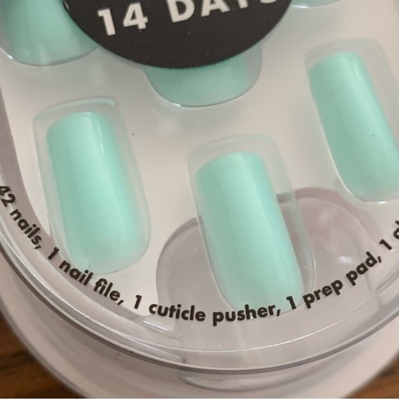 Olive & June Instant Mani Press-On Nails Square Medium Slam Dunk Turquoise NWT - Picture 2 of 6
